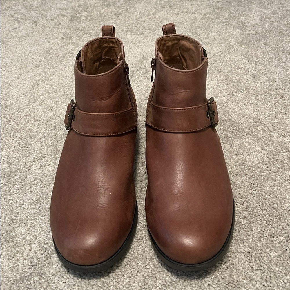 Vionic Logan Ankle Boots